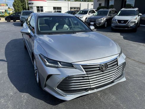 Used 2019 Toyota Avalon Limited w/ Advanced Safety Package FWD image 2