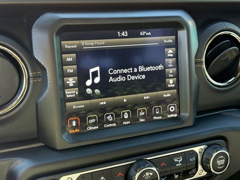 Used 2021 Jeep Wrangler Unlimited Sahara image 24