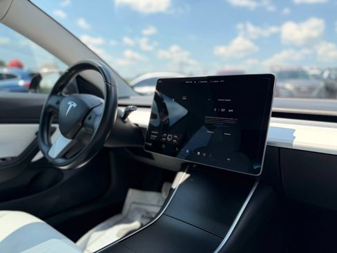 Used 2018 Tesla Model 3 AWD/4WD image 27