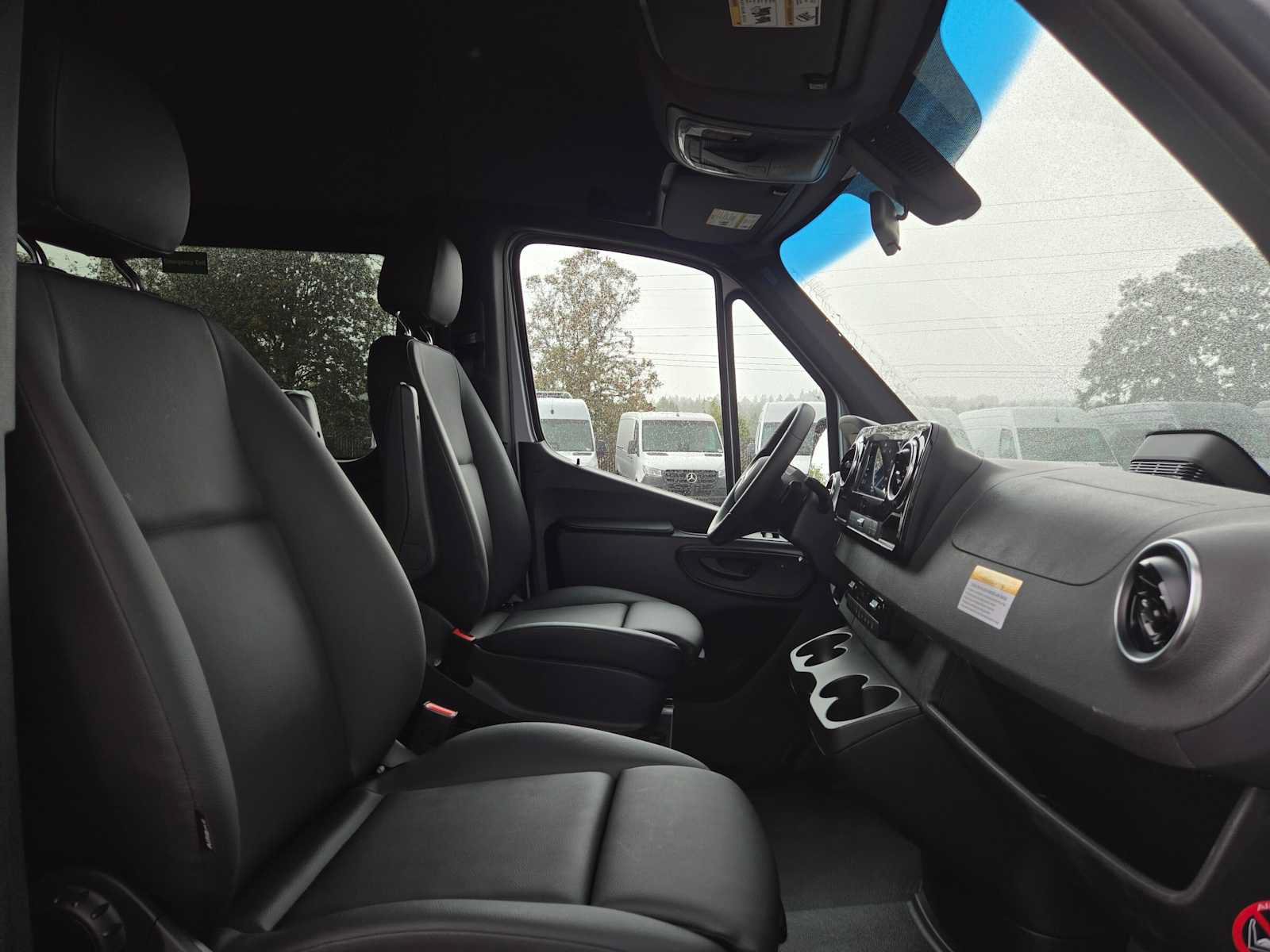 Used 2025 Mercedes-Benz Sprinter 2500 image 11
