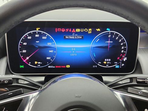 Used 2025 Mercedes-Benz GLC 350e 4MATIC image 9