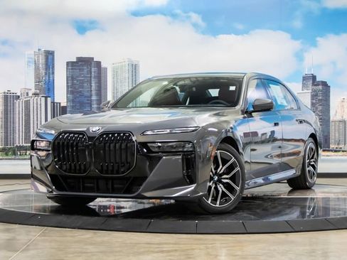 Used 2026 BMW 760i xDrive w/ Executive Package AWD/4WD image 2