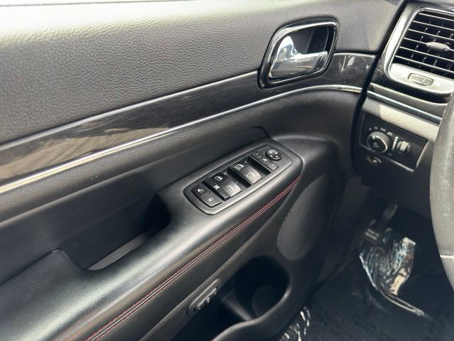 Used 2020 Jeep Grand Cherokee Trailhawk w/ Trailhawk Luxury Group AWD/4WD image 35