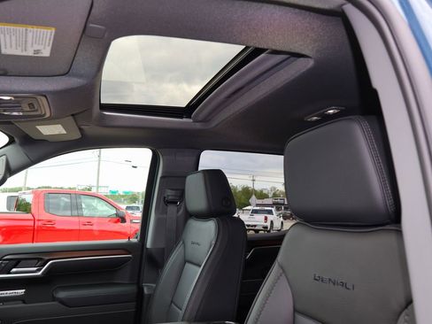New 2026 GMC Sierra 1500 Denali w/ Technology Package AWD/4WD image 7