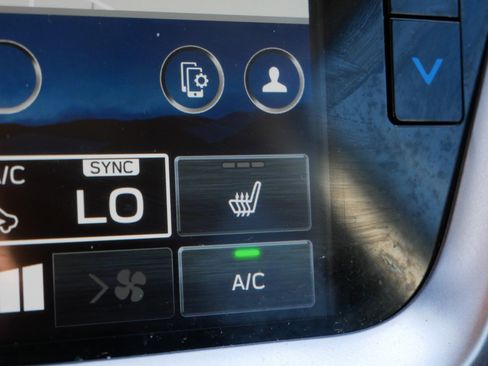 Used 2024 Subaru Outback Premium image 31