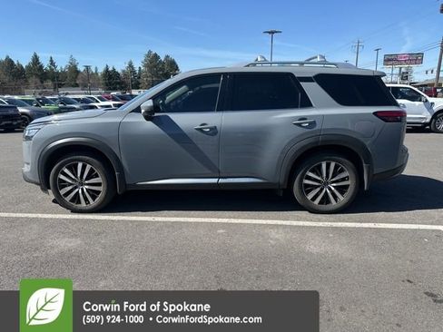 Used 2023 Nissan Pathfinder Platinum image 5