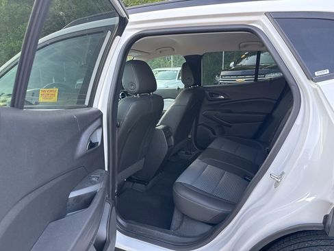 Used 2025 Chevrolet Trax LT image 14