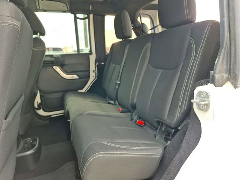 Used 2018 Jeep Wrangler Unlimited Sahara AWD/4WD image 21