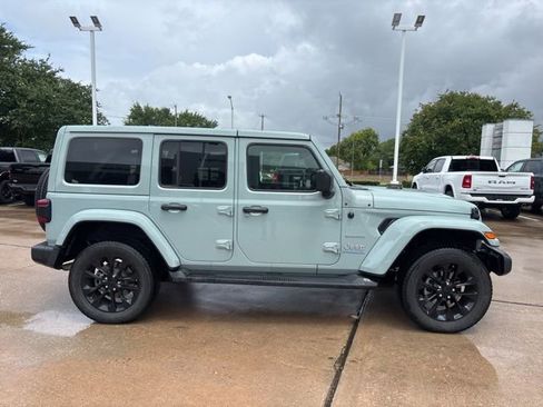 Used 2023 Jeep Wrangler Unlimited Sahara w/ Cold Weather Group AWD/4WD image 4