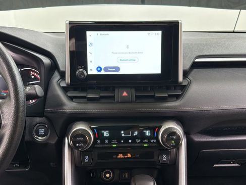 Used 2025 Toyota RAV4 XLE image 10