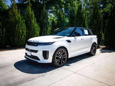 Used 2024 Land Rover Range Rover Sport AWD/4WD image 6