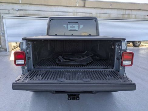 Used 2025 Jeep Gladiator Sport AWD/4WD image 12