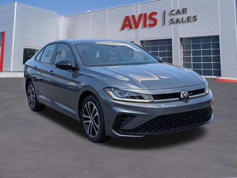 Used 2025 Volkswagen Jetta Sport FWD image 3