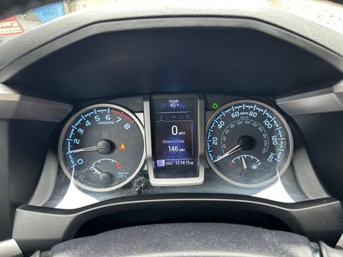 Used 2017 Toyota Tacoma SR5 w/ Tow Package image 16