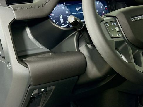 New 2026 Land Rover Defender 130 X-Dynamic SE image 10