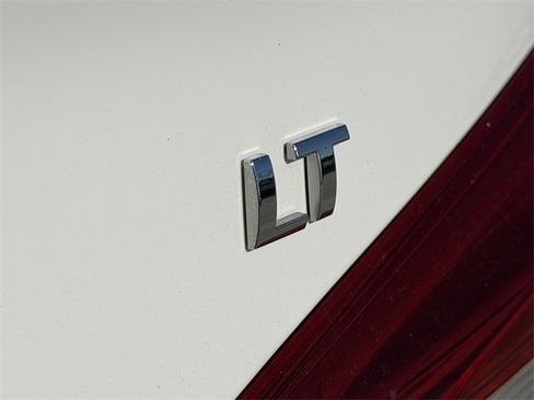 Used 2018 Chevrolet Cruze LT w/ Convenience Package image 11