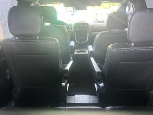 Used 2019 Dodge Grand Caravan GT image 16