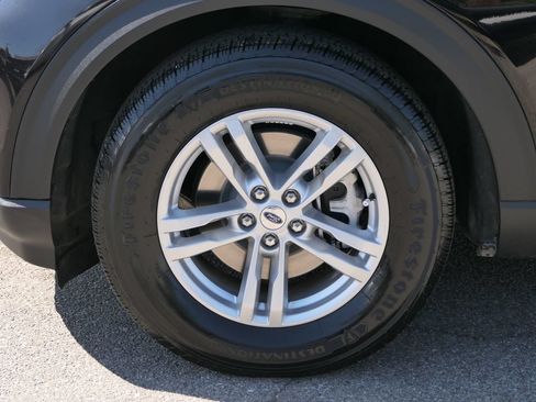 Used 2023 Ford Explorer XLT w/ Equipment Group 202A RWD image 8