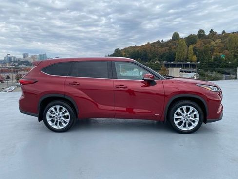 Used 2022 Toyota Highlander Limited image 2