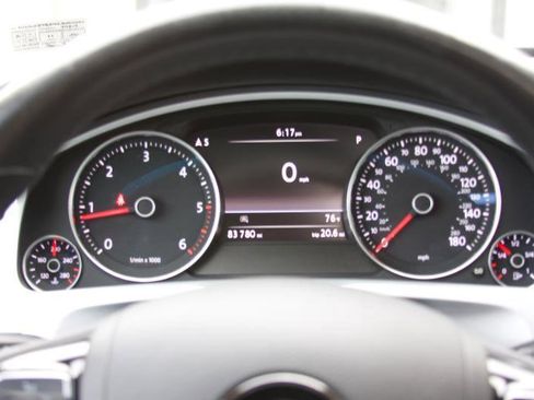 Used 2016 Volkswagen Touareg TDI AWD/4WD image 31