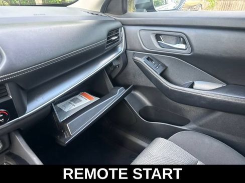 Used 2024 Nissan Rogue SV FWD image 22