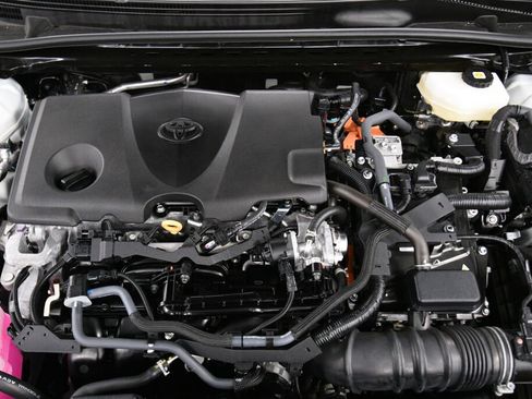 Used 2025 Toyota Camry LE image 32