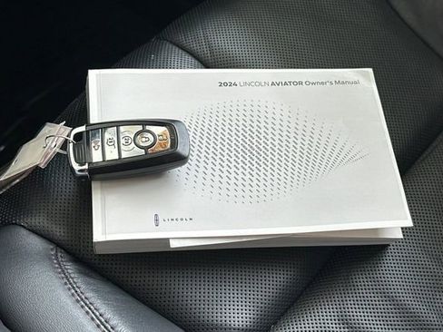 Used 2024 Lincoln Aviator Reserve RWD image 10