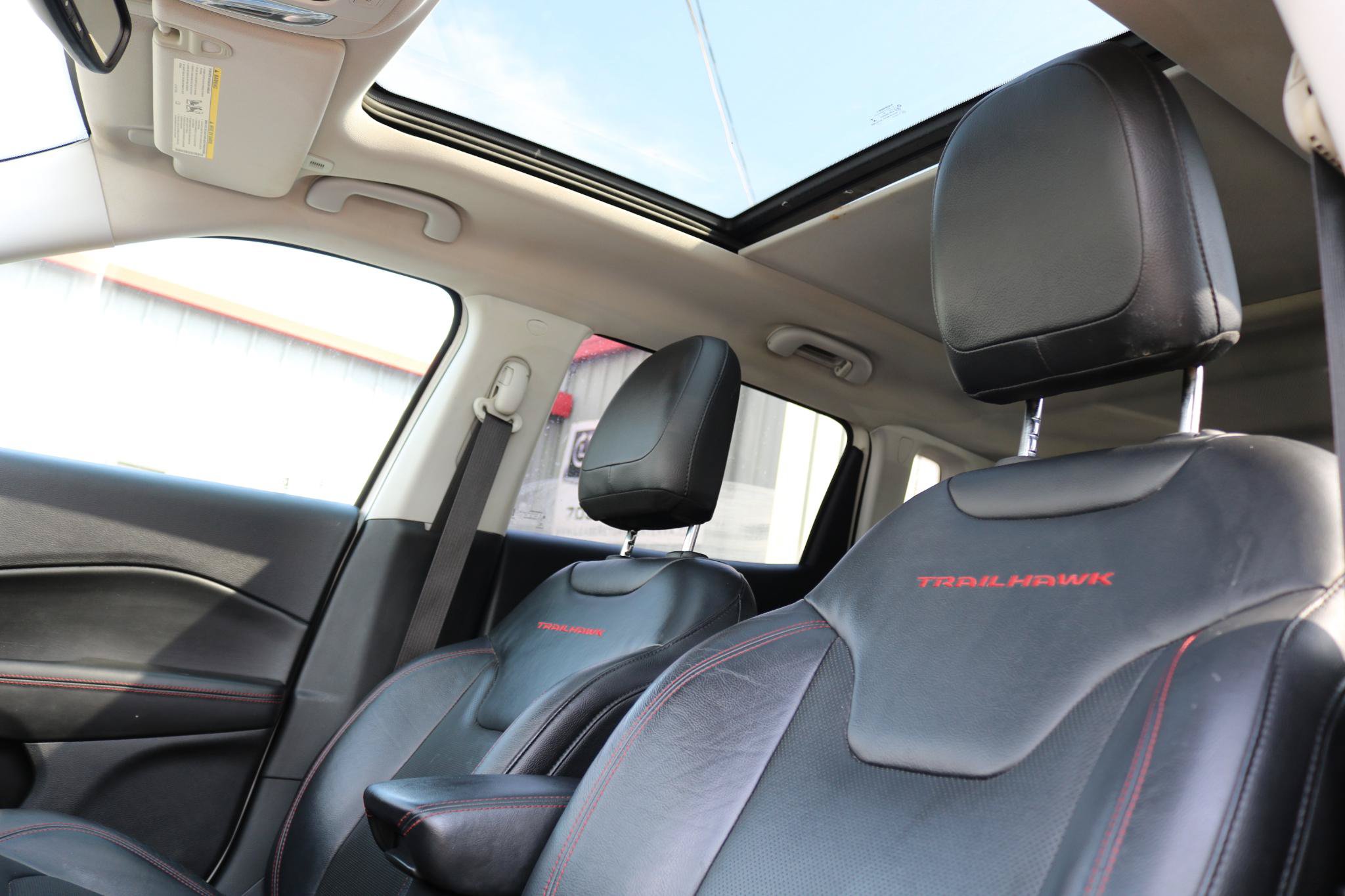 Used 2017 Jeep Compass Trailhawk w/ Leather Interior Group AWD/4WD image 17