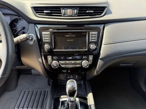 Used 2019 Nissan Rogue SV image 21