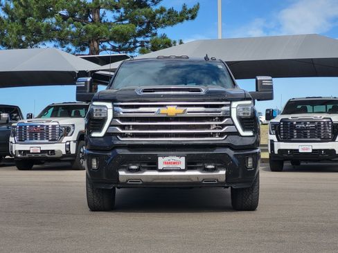 Used 2024 Chevrolet Silverado 2500 High Country w/ High Country Premium Package AWD/4WD image 2