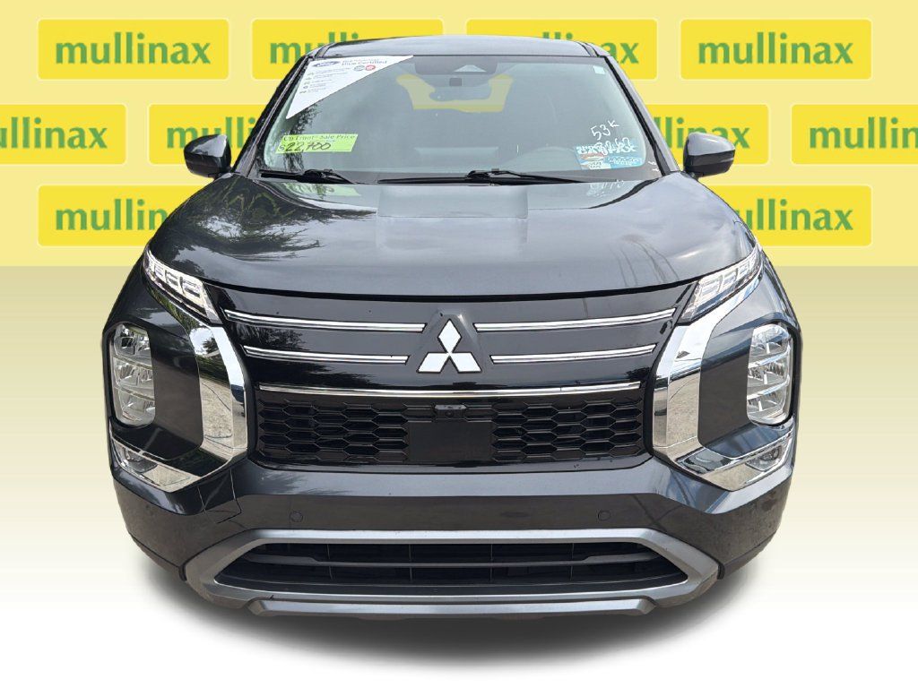 Used 2025 Mitsubishi Outlander SE FWD image 13
