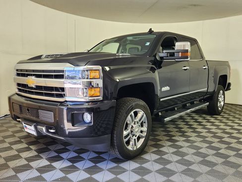 Used 2019 Chevrolet Silverado 2500 High Country w/ Duramax Plus Package AWD/4WD image 3