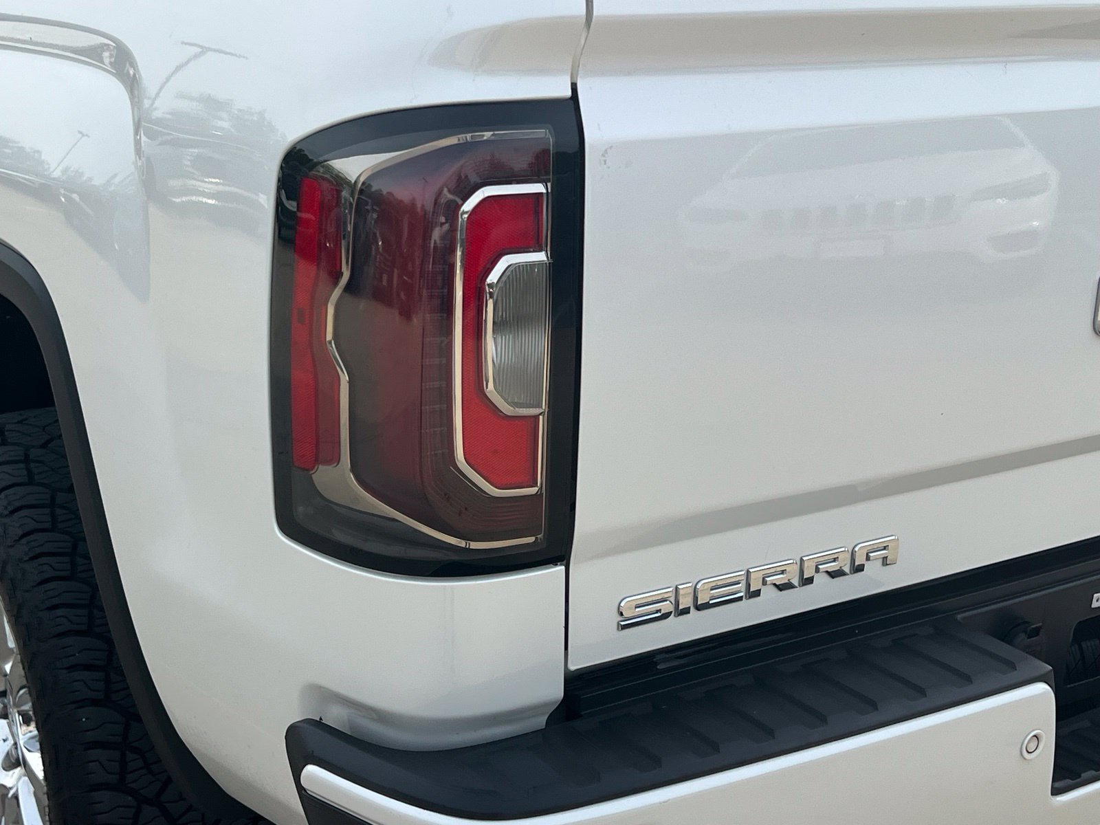 Used 2018 GMC Sierra 1500 Denali AWD/4WD image 13
