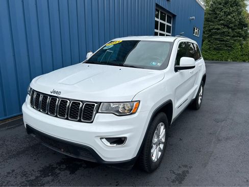 Used 2021 Jeep Grand Cherokee Laredo image 2