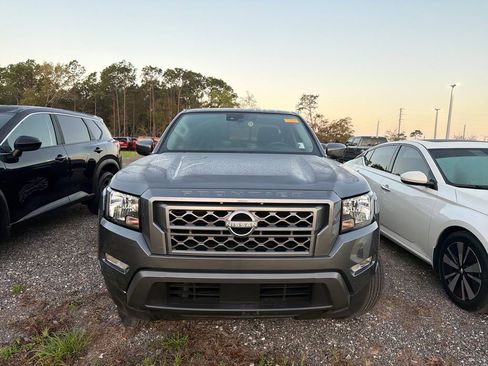 Used 2024 Nissan Frontier SV w/ SV Convenience Package image 2