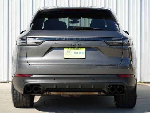Used 2023 Porsche Cayenne AWD/4WD image 11