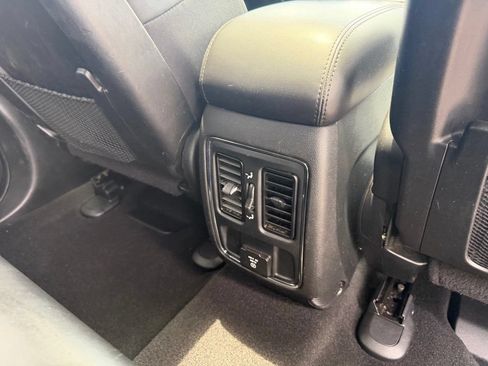 Used 2021 Jeep Grand Cherokee Laredo X AWD/4WD image 37