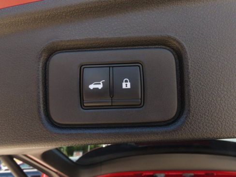 Used 2023 Nissan Pathfinder Platinum FWD image 13