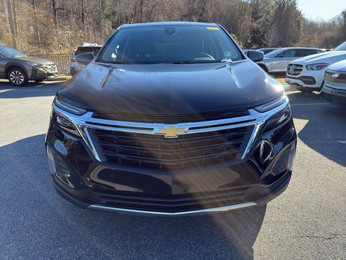 Used 2023 Chevrolet Equinox LT image 2