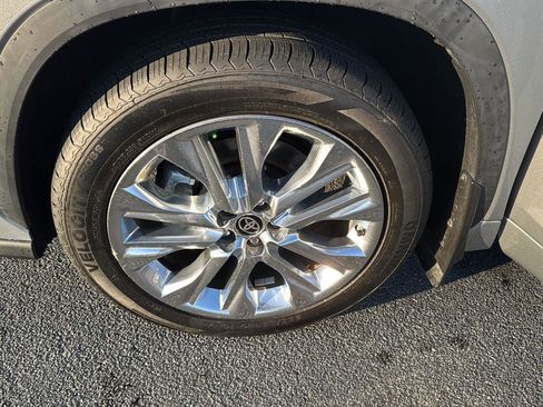 Certified 2022 Toyota Highlander Limited image 33