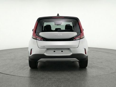 Used 2025 Kia Soul LX w/ LX Technology Package FWD image 7