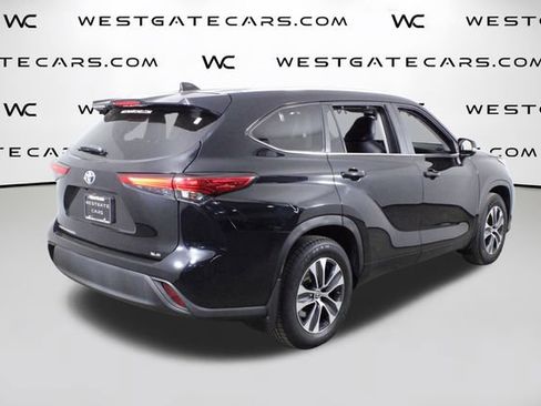 Used 2023 Toyota Highlander XLE FWD image 45