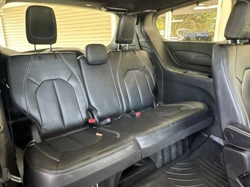 Used 2020 Chrysler Pacifica Touring-L w/ Advanced Safetytec Group AWD/4WD image 27