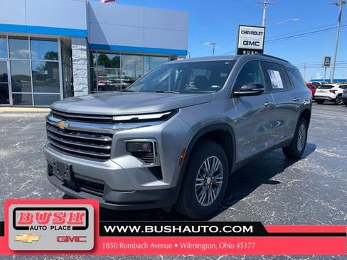 Used 2026 Chevrolet Traverse LT AWD/4WD image 3