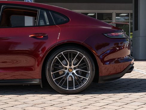 Used 2023 Porsche Panamera 4 image 11