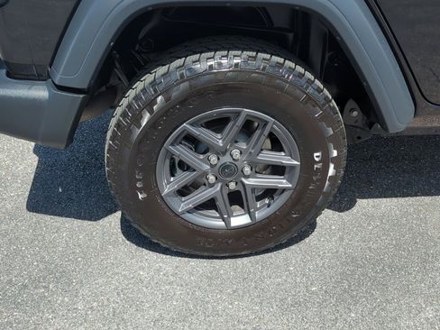 Used 2024 Jeep Wrangler Unlimited Sport AWD/4WD image 7