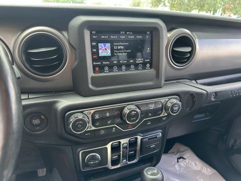 Used 2022 Jeep Wrangler Unlimited Sport AWD/4WD image 23