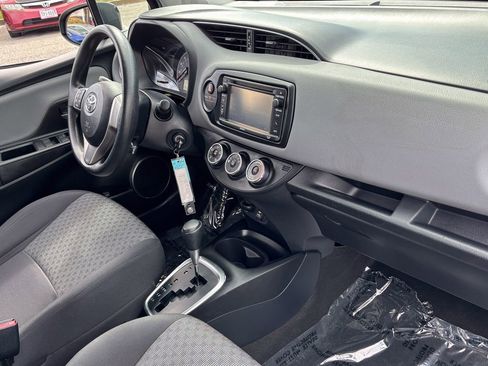 Used 2015 Toyota Yaris LE image 31