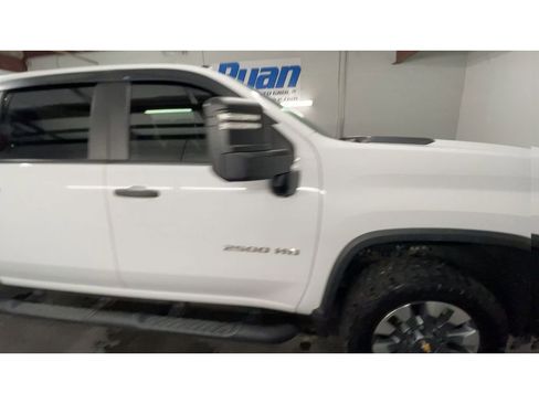 Used 2023 Chevrolet Silverado 2500 Custom w/ Custom Value Package image 2