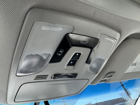 Used 2017 Toyota Sienna XLE image 29